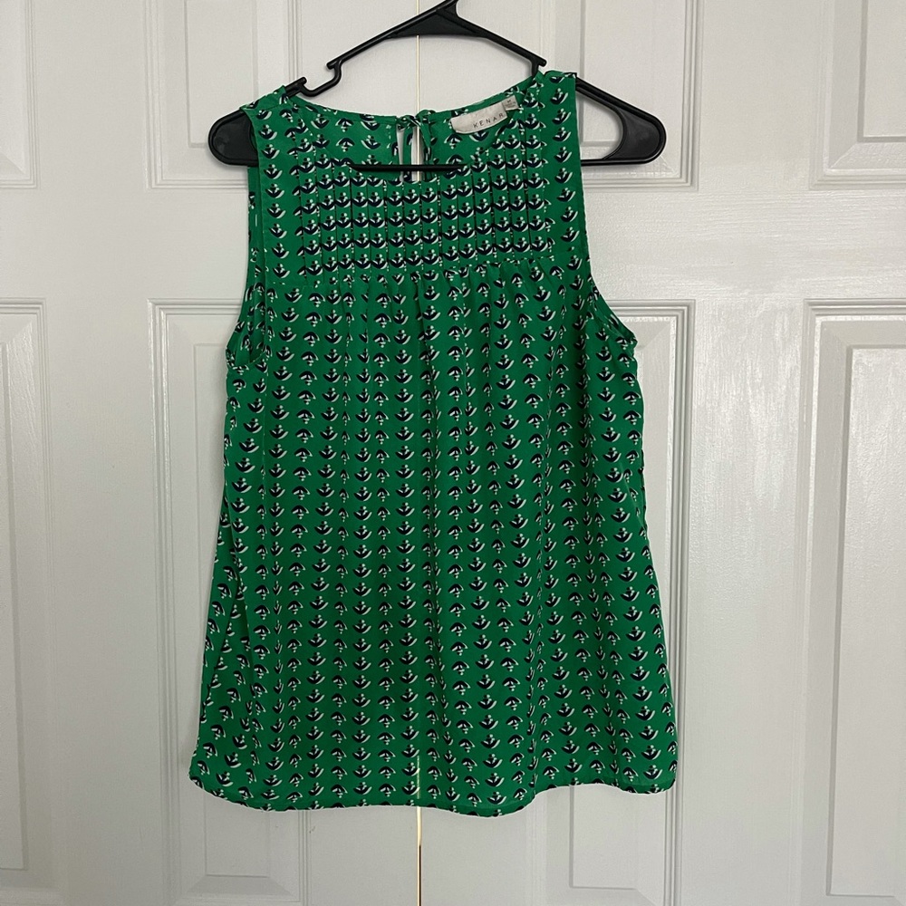 Woman’s blouse size medium sleeveless ladies top in green